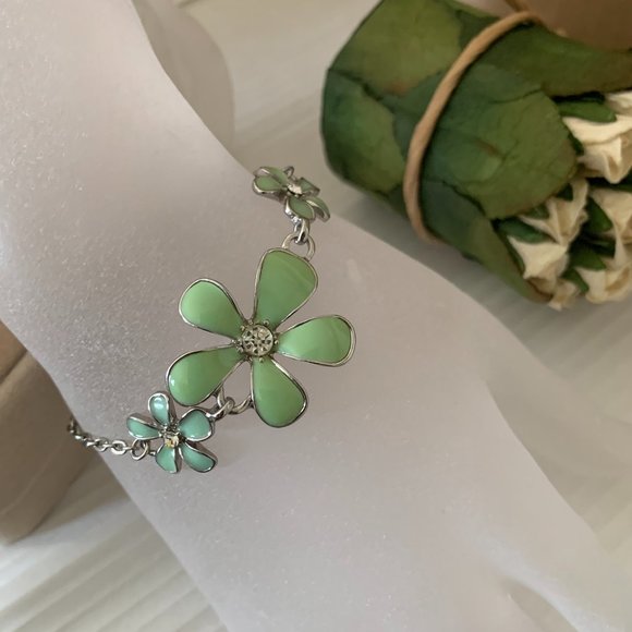 NWOT Green Enamel Flower Bracelet - Picture 1 of 5